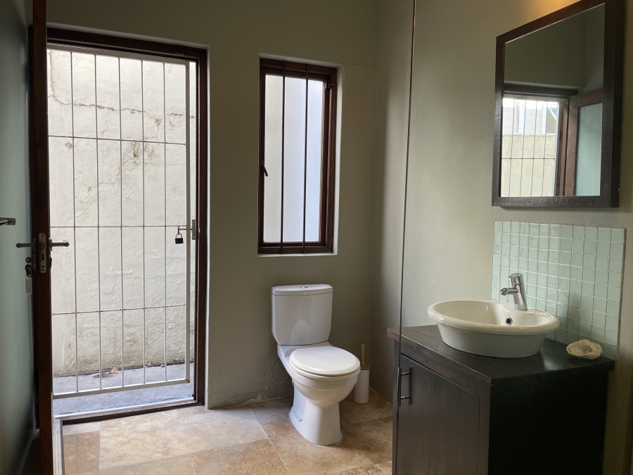 To Let 3 Bedroom Property for Rent in Vredehoek Western Cape